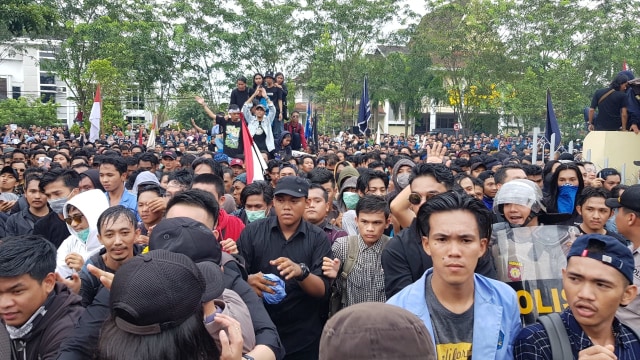 Jakarta Protest Turns Deadly as Online Driver Is Run Over; Metro Police Chief Issues Public Apology